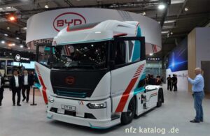 I cinesi sono arrivati, con camion e stand espositivi imponenti. Ma oltre a questo, il nulla